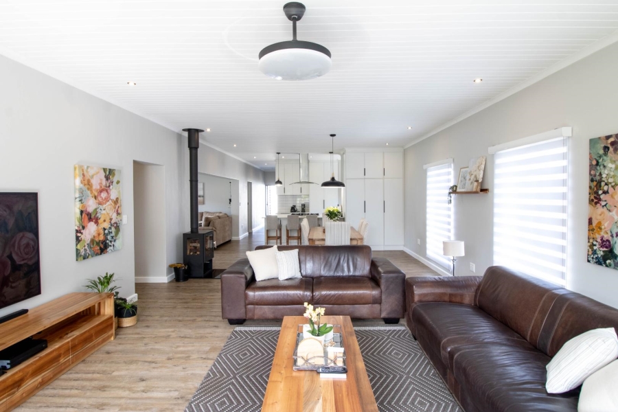 3 Bedroom Property for Sale in Sandbaai Western Cape